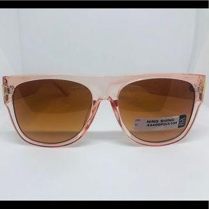 NWT Foster Grant Rose Sunglasses 🕶